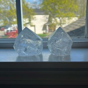 Quartz crystal points